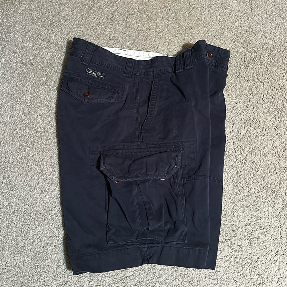 Ralph Lauren navy blue cargo
Shorts. Length 21 & 1/2”